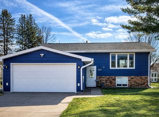 243 Edgeview Dr, Rollingstone, MN 55969