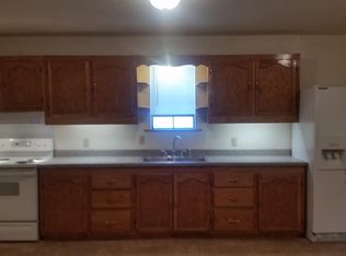 404 W Coker Ave, Devine, TX 78016