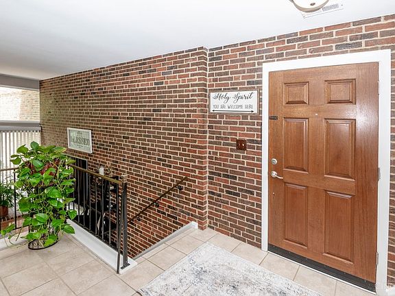 3rd image of 52 Stillmeadow Dr