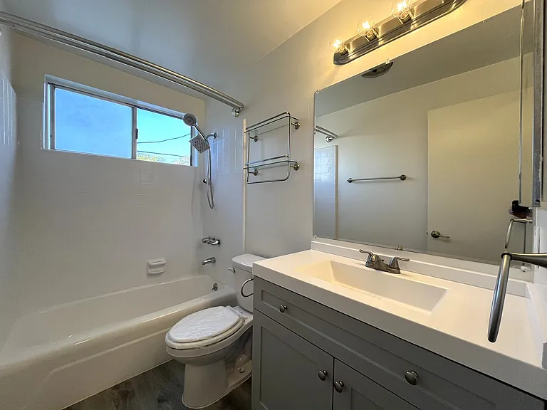 1706 Granville Ave #8B — Photo 16