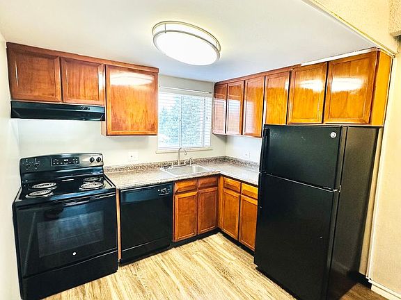 3rd image of 3600 S Bannock St #1B-1Ba-680Sqft