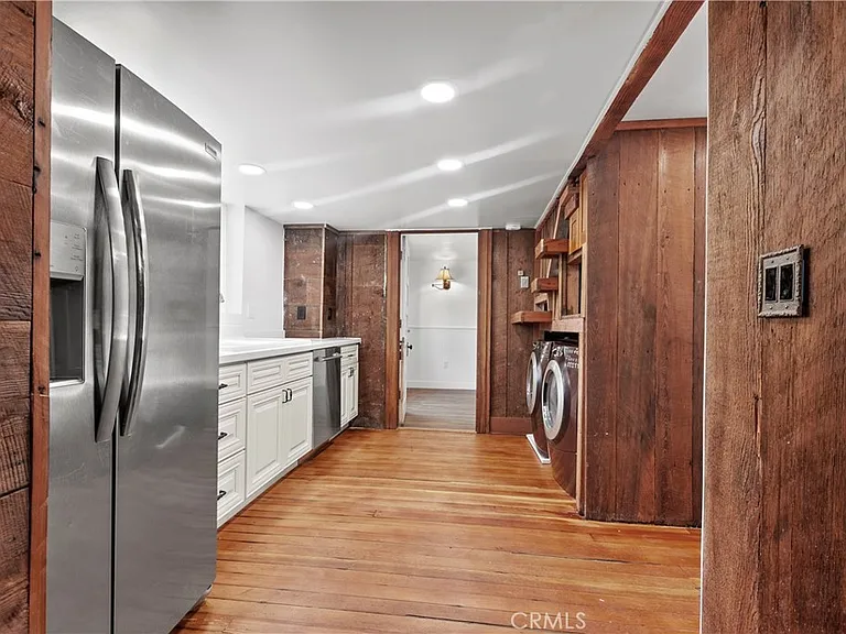 390 Islay St — Photo 6