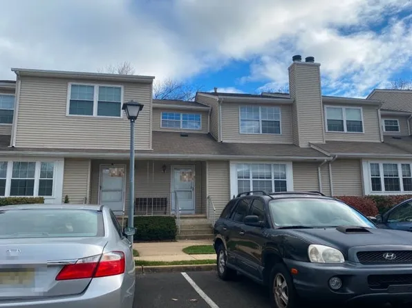 61 Freemont Ct, Somerset, NJ 08873