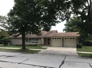 1205 Fairmont Ln, Manitowoc, WI 54220
