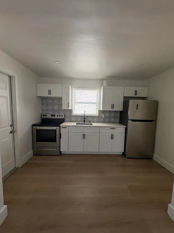 1 bed, 1.0 bath, 450 sqft, $1,600 — Photo 2