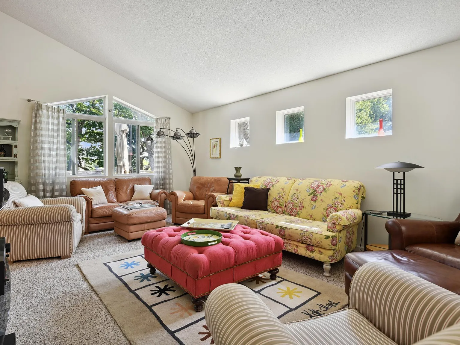 3 bed, 2.0 bath, 2130 sqft, $4,500 — Photo 3