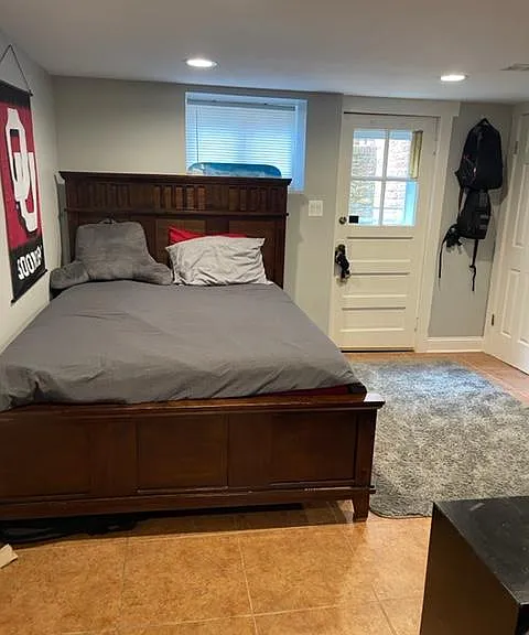 Bedroom 4 (basement)