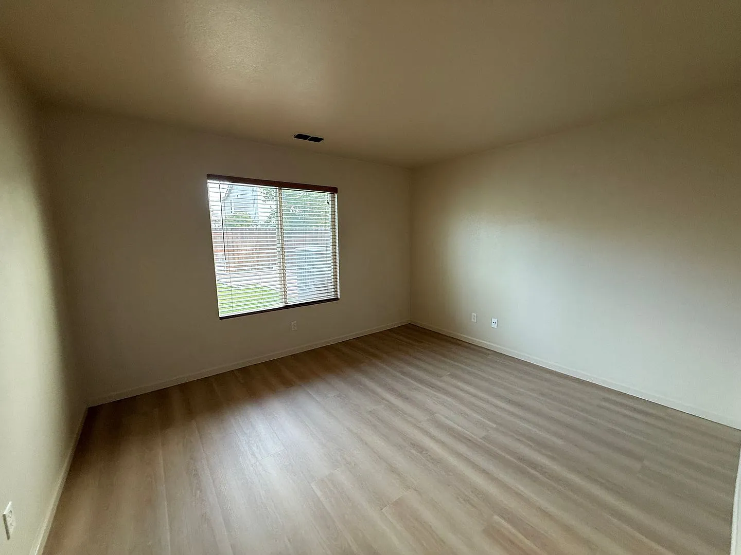 2424 Sandpiper Ln - West Sacramento 95691 — Photo 3
