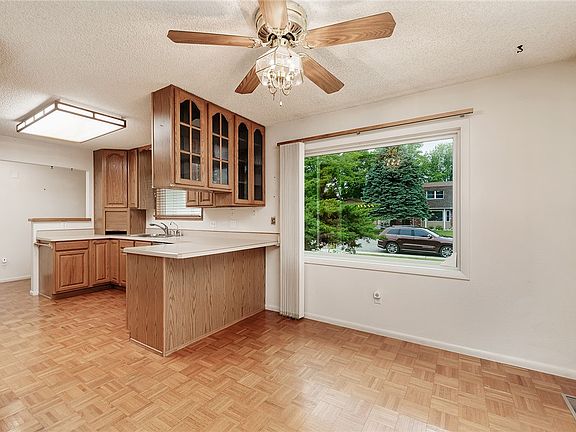 5th image of 351-353 Montclair Dr