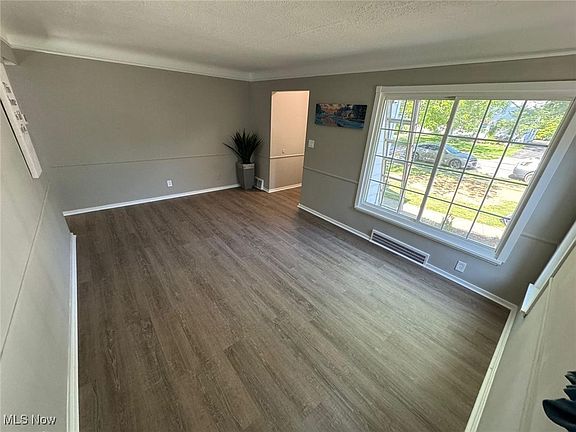 3rd image of 4088 W 229th St