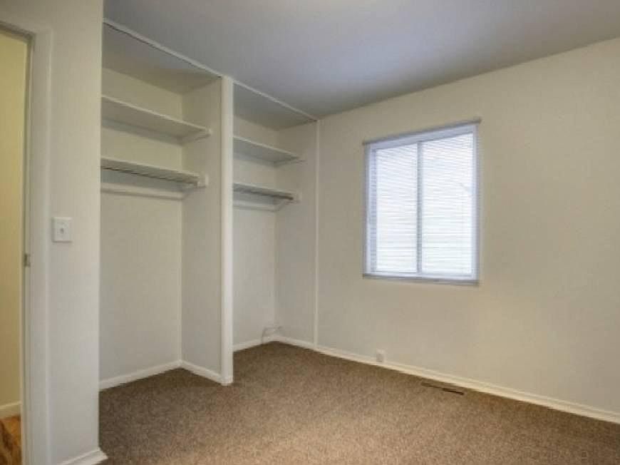 CLOSET N BEDROOM