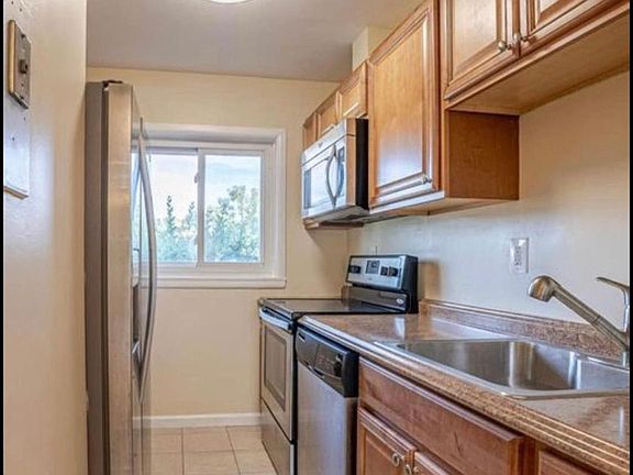 5th image of 527 Carrollton Dr