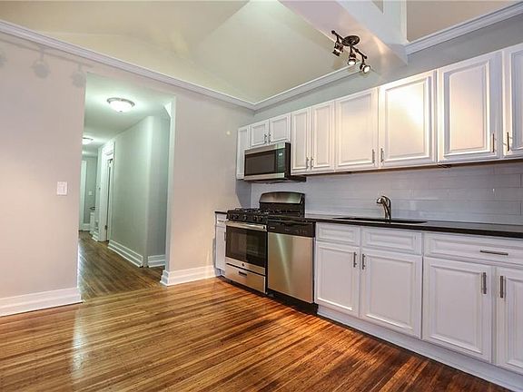 2nd image of 32 Rowley St