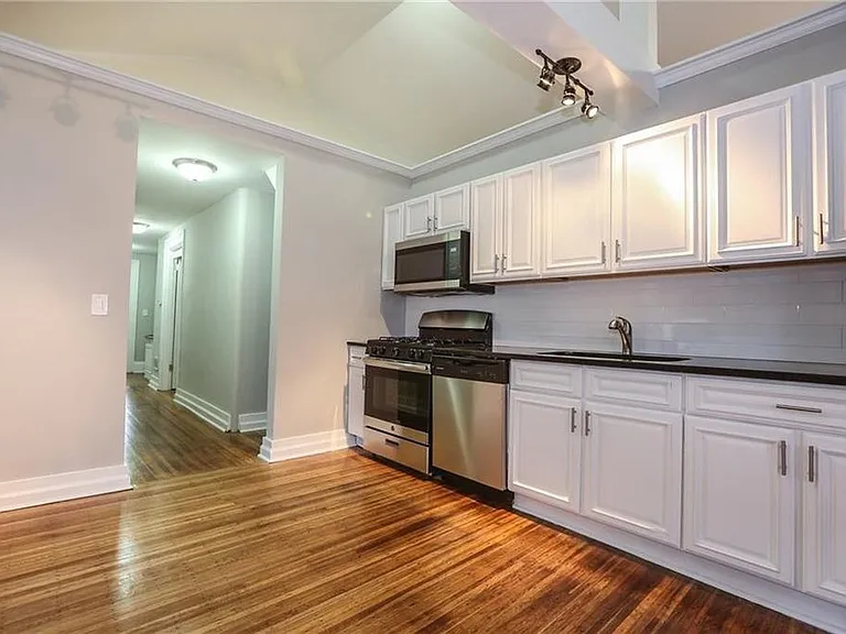 32 Rowley St — Photo 2