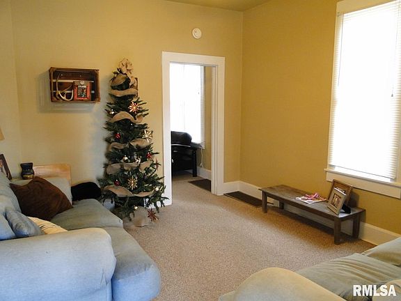 4th image of 608 W Woodbury St