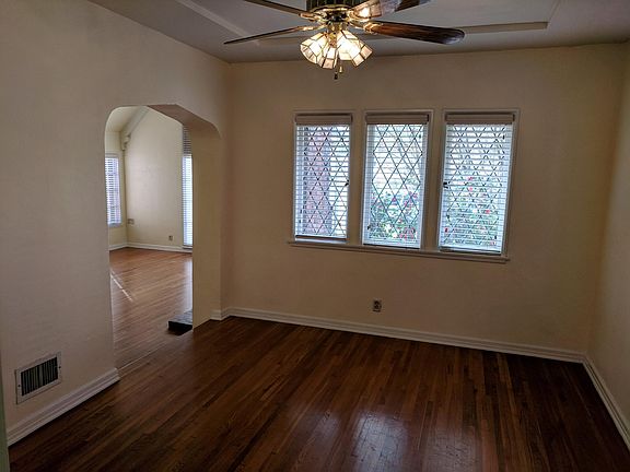 5th image of 1026 E Elmwood Ave