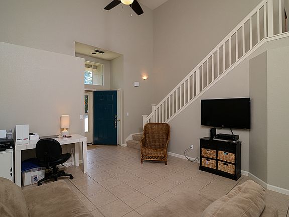 2nd image of 9480 Lakewind Ln