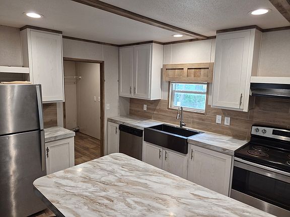 3rd image of 221 Tall Timbers Rd