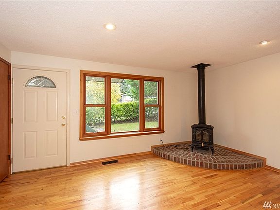3rd image of 10001 98th St SW