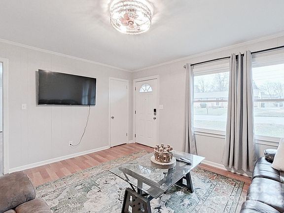 4th image of 605 Mica St