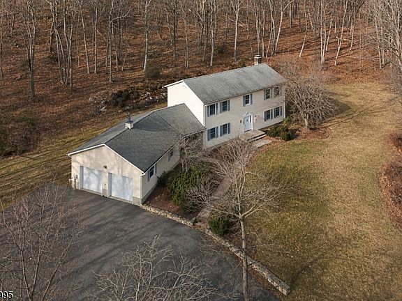 3rd image of 611 Snake Den Rd