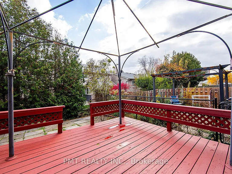 26 Granada Cres — Photo 37