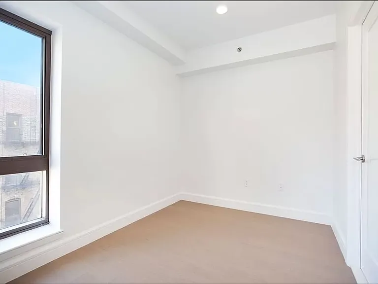 311 W 50th St #7Q — Photo 7