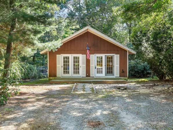 21 Edgewood Drive, East Falmouth, MA 02536