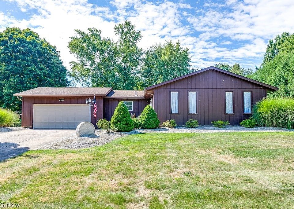 1562 Canyon St NE, Uniontown, OH 44685 MLS 4417273 Zillow