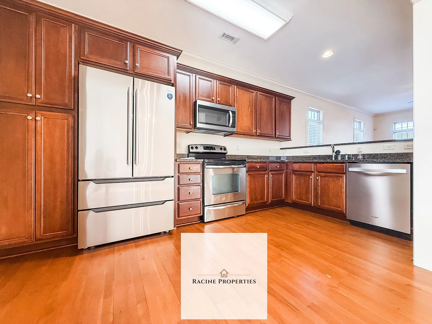 Downtown Townhouse Available Now! — Photo 4