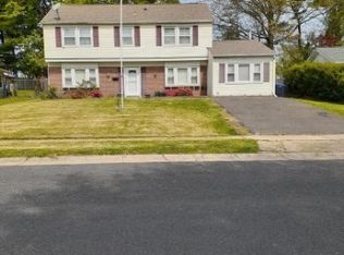37 Garland Ln, Willingboro, NJ 08046