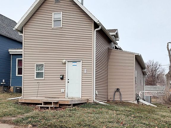 2nd image of 610 E Linn St