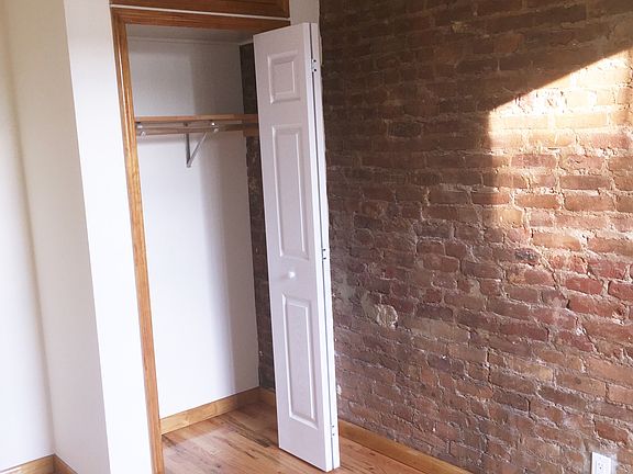 3rd image of 190 W 9th St #1