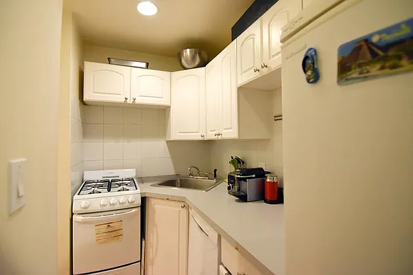 Rented by Buchbinder & Warren | media 12