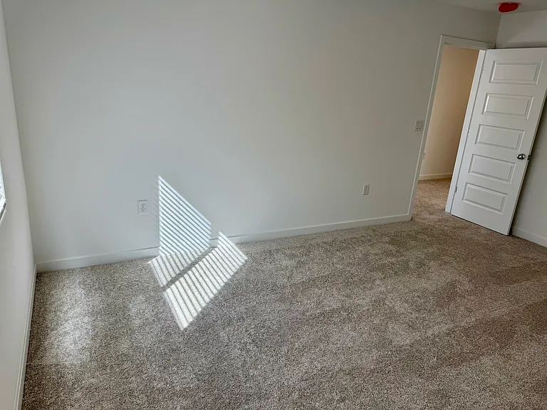Guest Bedroom 1 (upstairs)