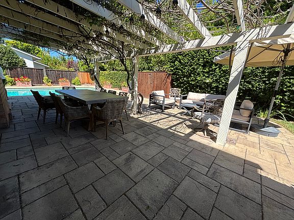4th image of 294 Albert Dr