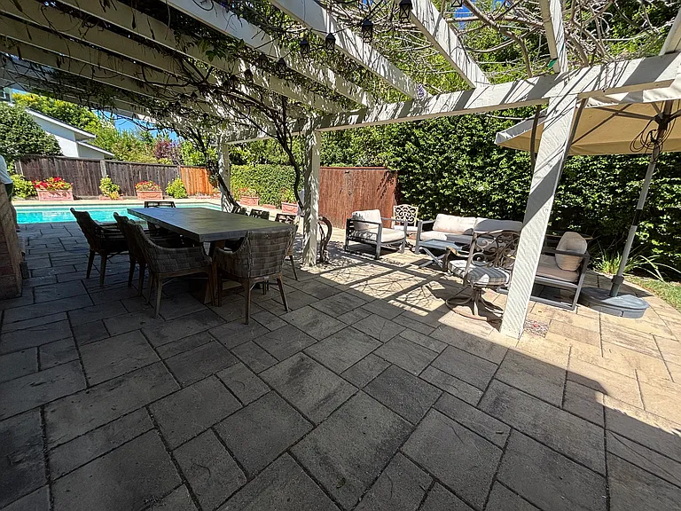 294 Albert Dr — Photo 4