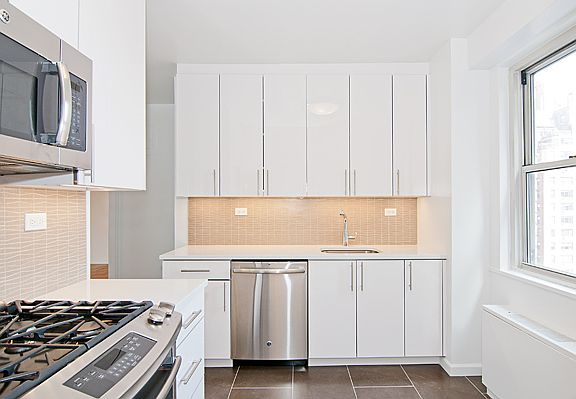 5th image of 300 E 40th St APT 24J