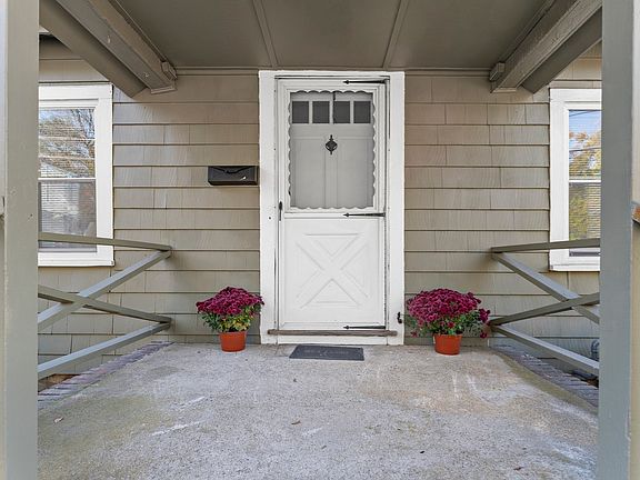 5th image of 1011 Webster St
