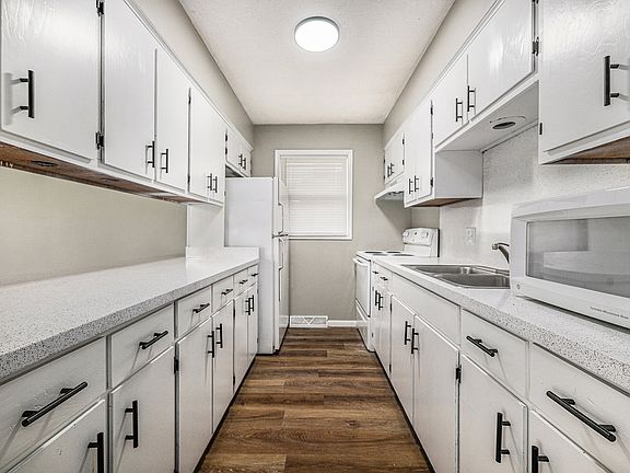 4th image of 6024 S 42nd St #6024