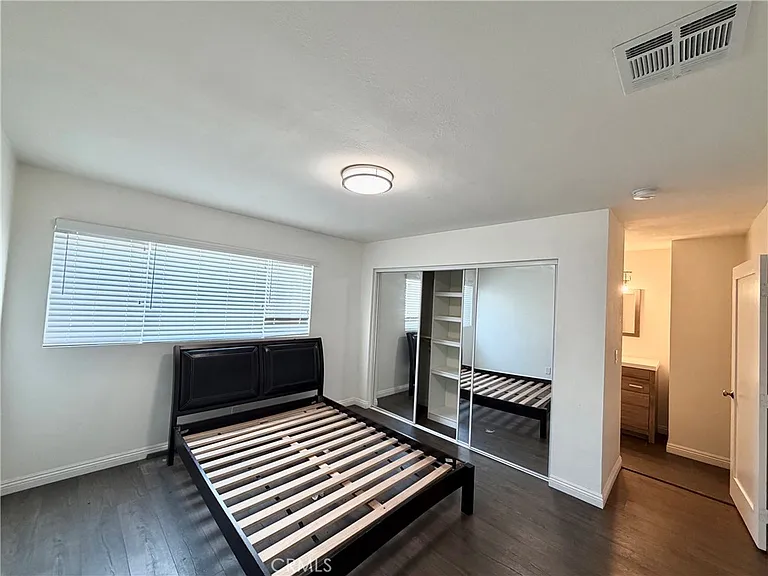 1477 W 20th St #7 — Photo 20