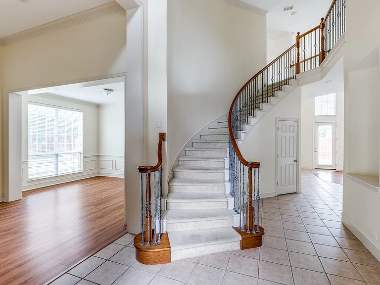 8701 Mandevilla Dr — Photo 4