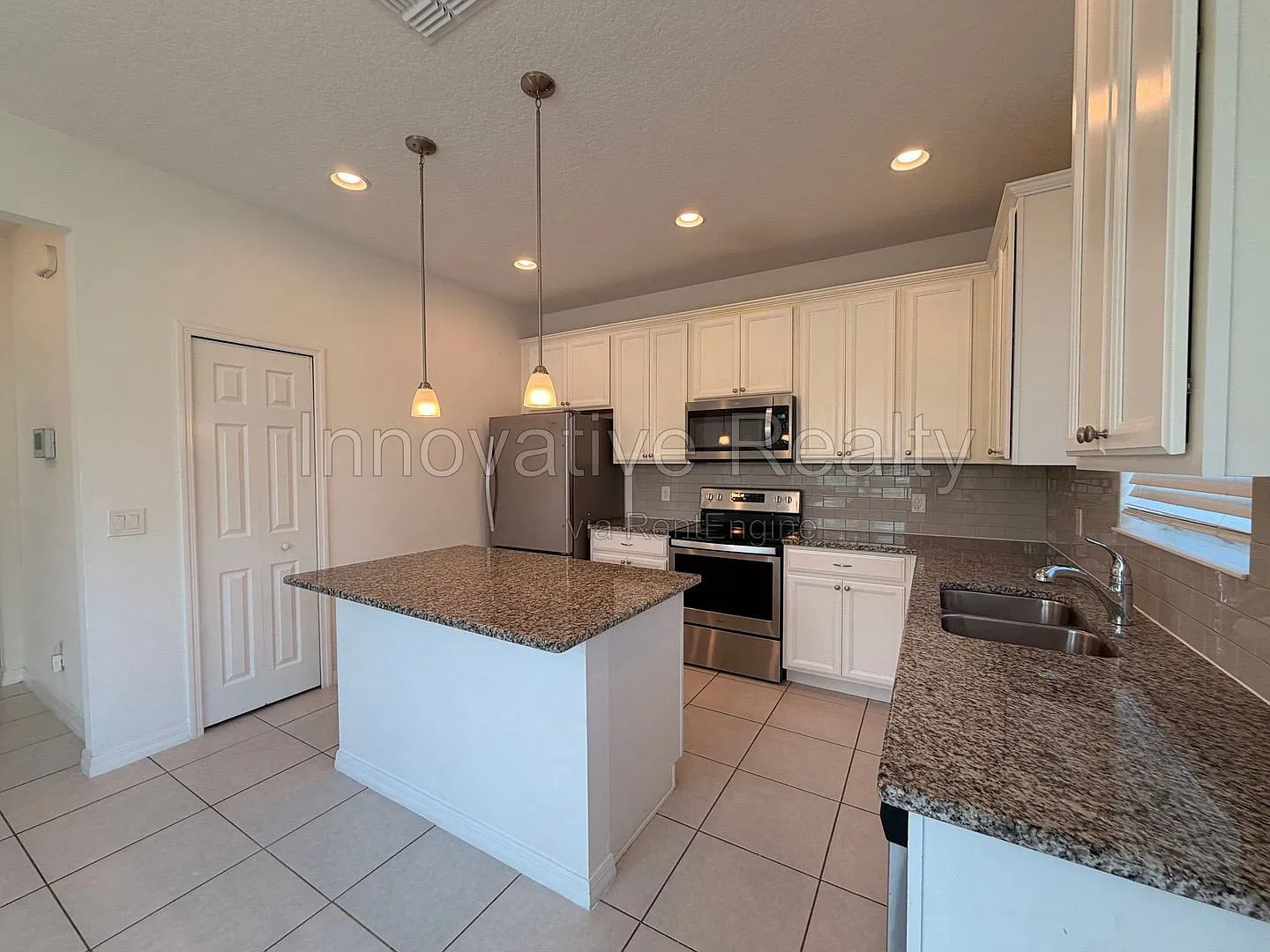 3 bed, 2.5 bath, 1703 sqft, $2,550 — Photo 2
