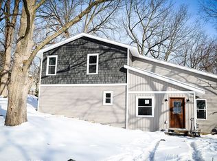 211 N Grove St SE, Lowell, MI 49331