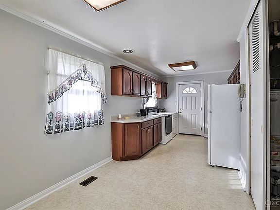 4th image of 2542 Adams Rd