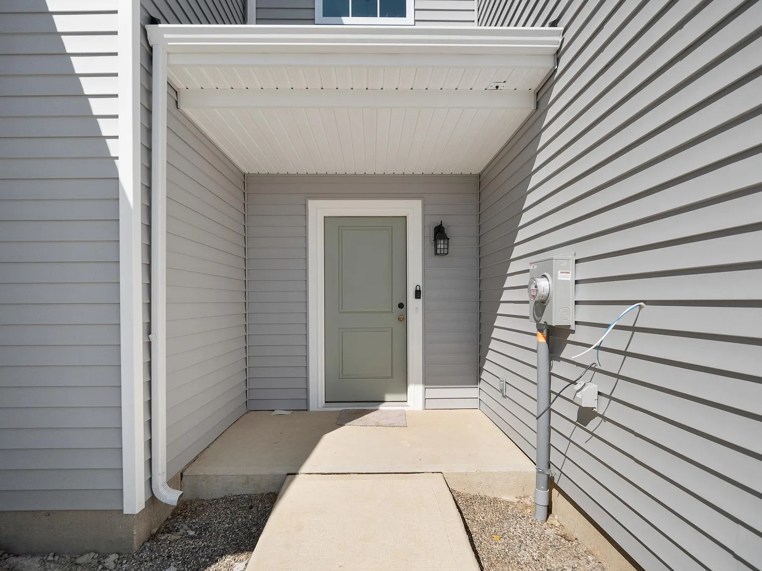 1045 W Hamilton Rd N — Photo 2
