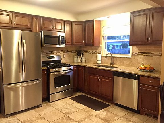 3rd image of 31117 Robert Dr