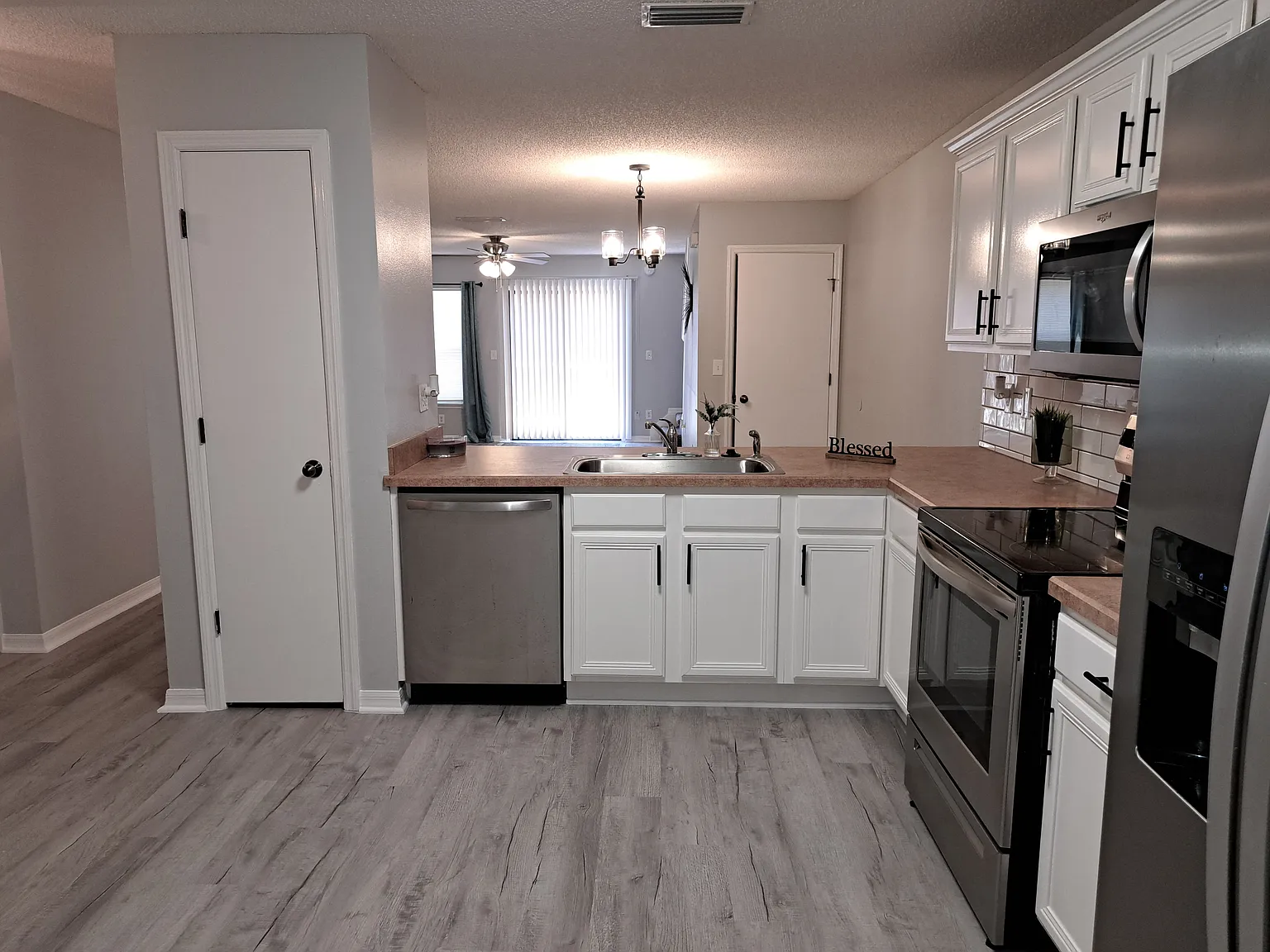 3 bed, 2.5 bath, 1548 sqft, $1,750 — Photo 2