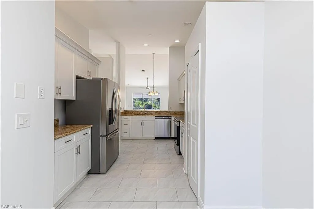 3 bed, 2.0 bath, 1400 sqft, $2,600 — Photo 3
