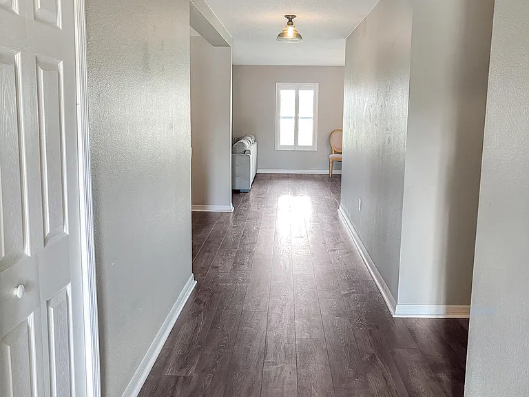 1641 Strathmore Cir — Photo 2